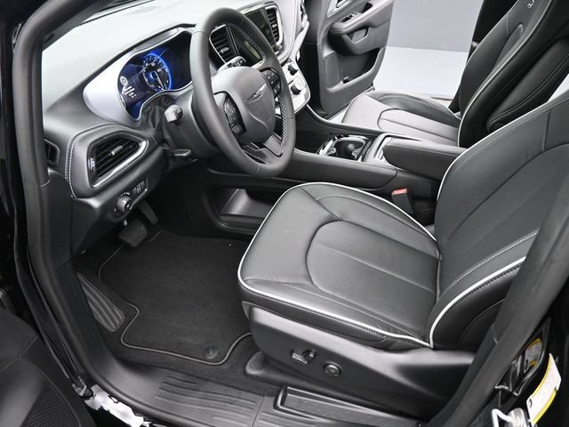 New 2025 Chrysler Pacifica Limited FWD image 9