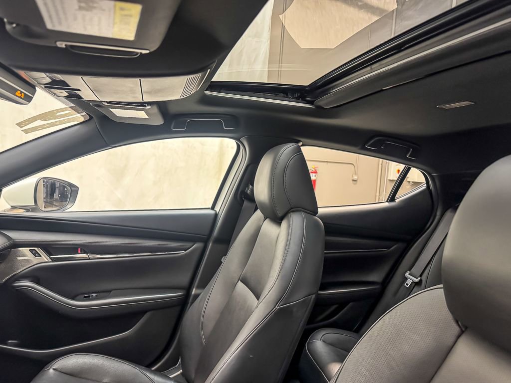 Used 2019 MAZDA MAZDA3 Hatchback w/ Premium Package FWD image 12