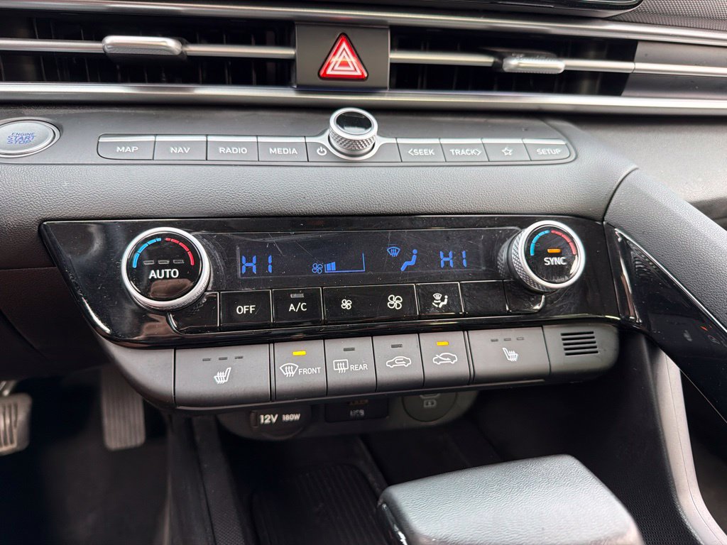 Used 2025 Hyundai Elantra SEL FWD image 12