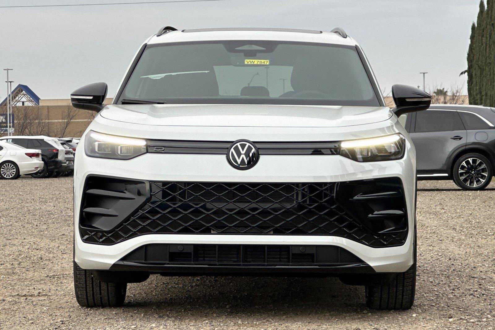 New 2026 Volkswagen Tiguan SE R-Line FWD image 8