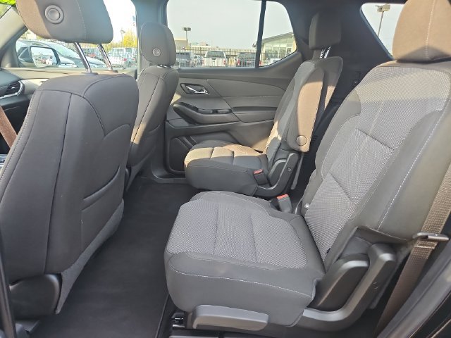 Used 2023 Chevrolet Traverse LT FWD image 25