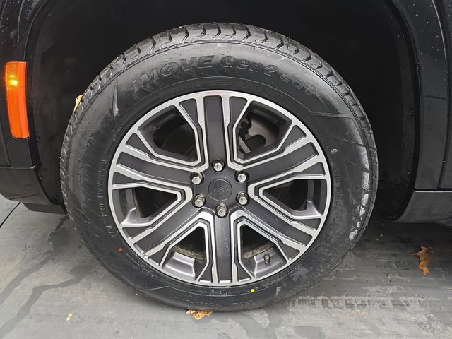 Used 2024 Jeep Wagoneer L Series II w/ Flexible Seating Group image 15