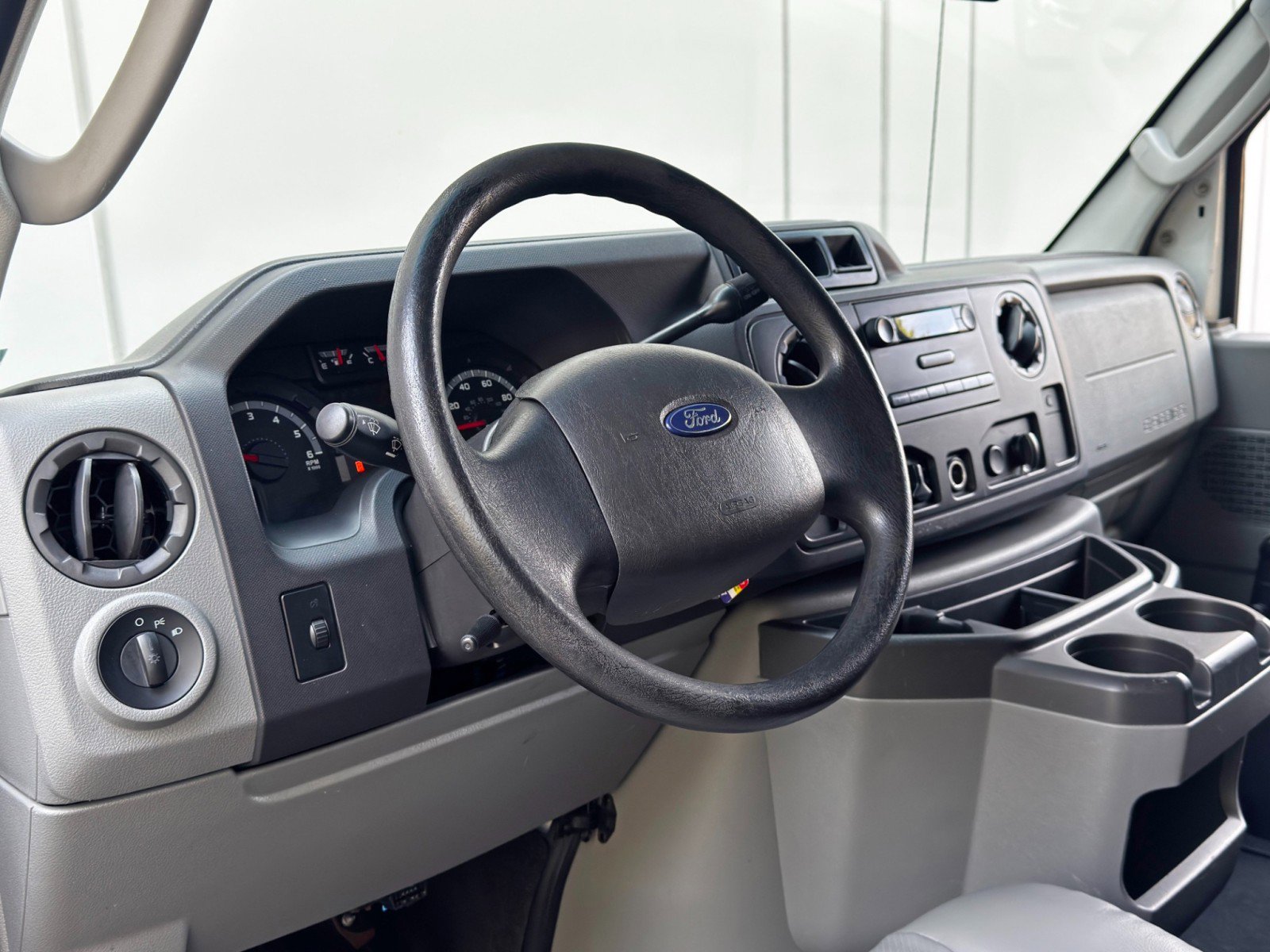 Used 2010 Ford E-350 and Econoline 350 Extended Super Duty image 10