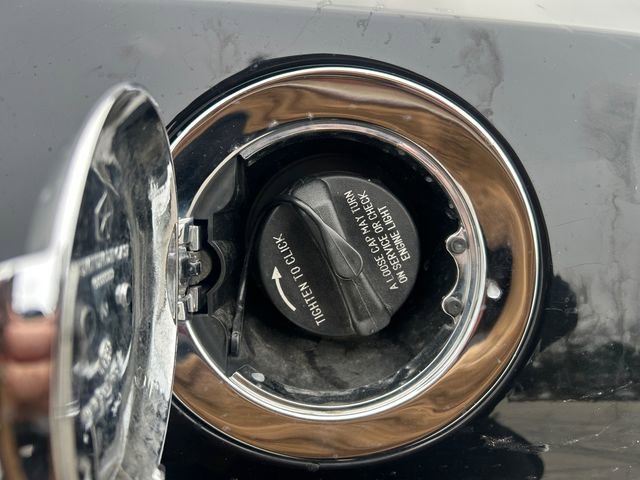 Used 2022 Dodge Challenger SXT image 17