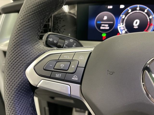 New 2025 Volkswagen Tiguan SE R-Line image 16