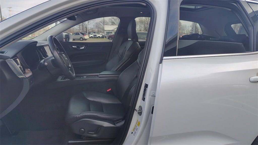 Certified 2023 Volvo XC60 B5 Plus w/ Climate Package image 7