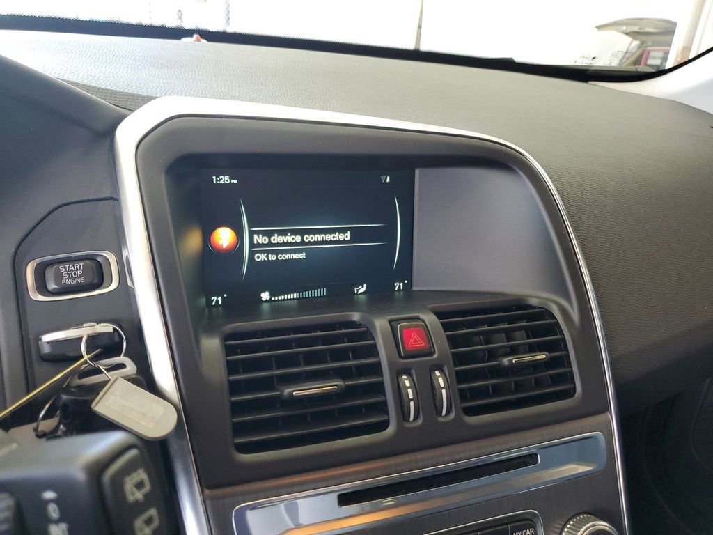Used 2016 Volvo XC60 T5 Premier w/ Proximity Package FWD image 28