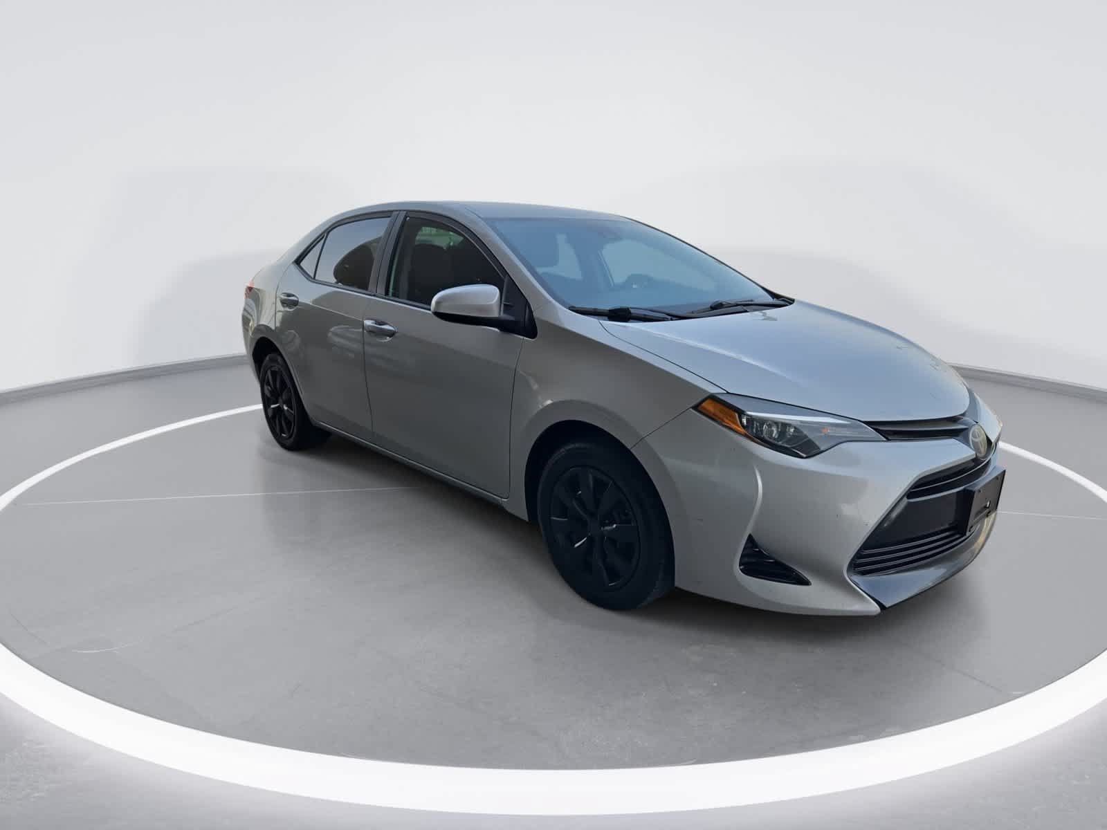 Used 2019 Toyota Corolla LE w/ Carpet Mat Package (TMS) FWD image 2