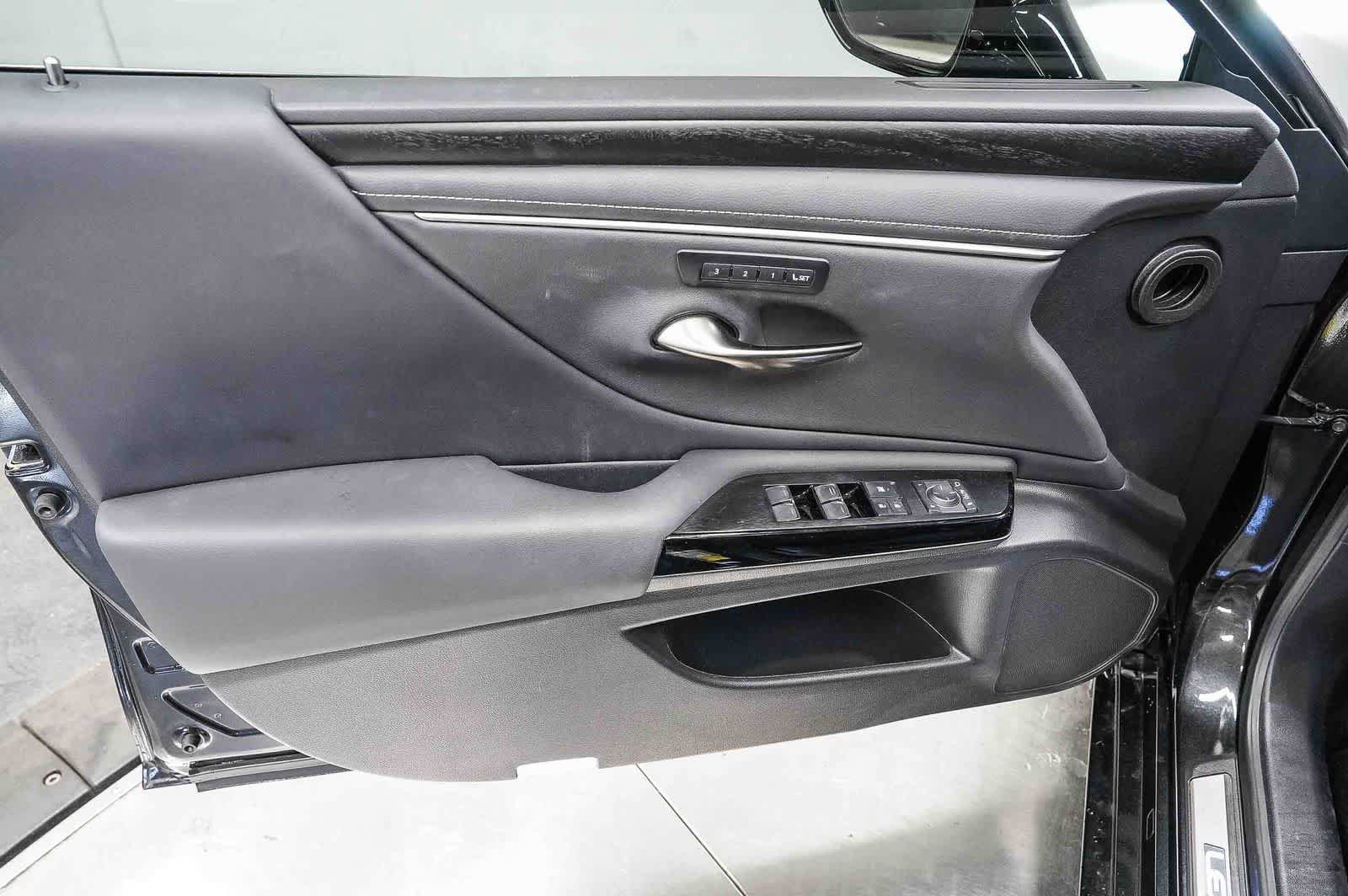 Used 2024 Lexus ES 350 w/ Premium Package FWD image 22