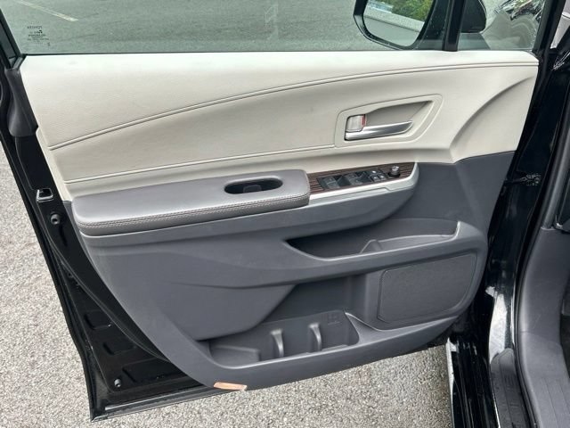 Used 2024 Toyota Sienna XLE w/ XLE Plus Package AWD/4WD image 23