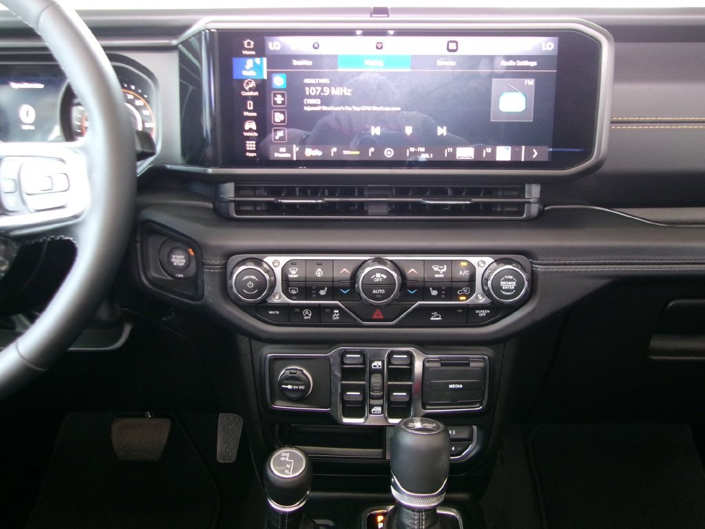 Used 2025 Jeep Wrangler Unlimited Sahara AWD/4WD image 13