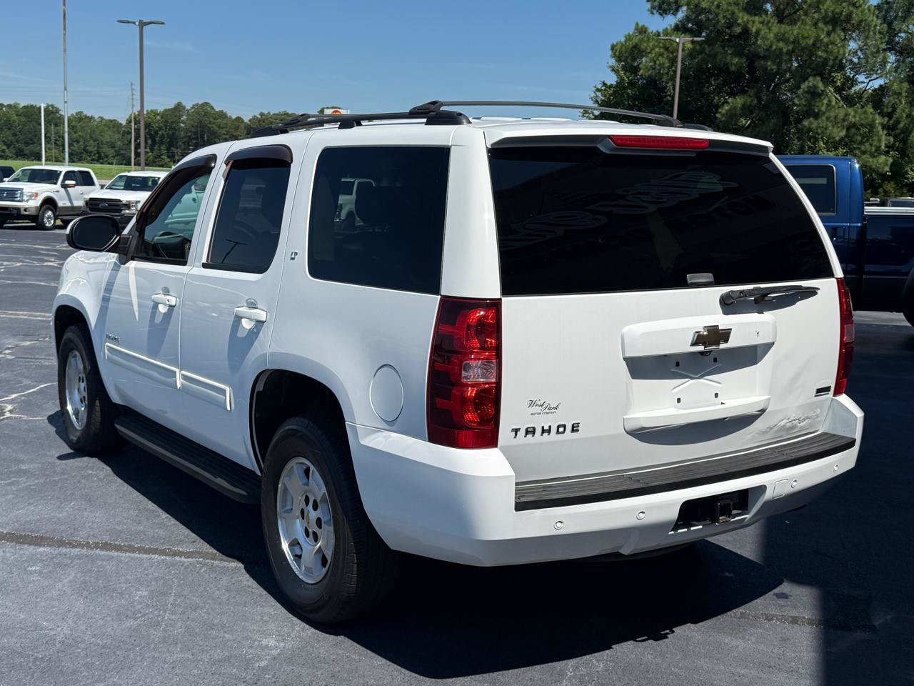 Used 2010 Chevrolet Tahoe LT w/ Luxury Package RWD image 3