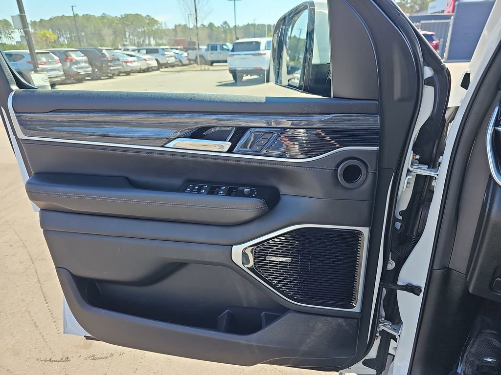 Used 2022 Jeep Wagoneer Series III w/ Premium Group I image 32