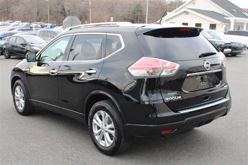 Used 2015 Nissan Rogue SV w/ SV Premium Package image 6