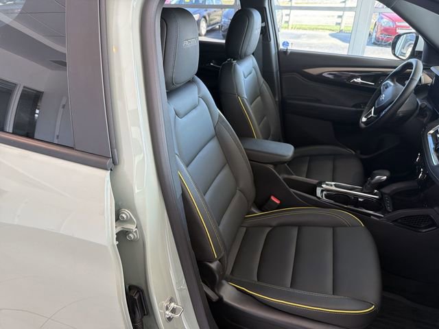 Certified 2025 Chevrolet TrailBlazer ACTIV w/ Driver Confidence Package FWD image 18