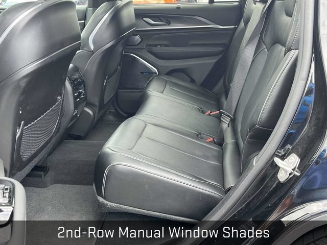 Used 2022 Jeep Grand Cherokee Overland w/ Luxury Tech Group IV AWD/4WD image 16