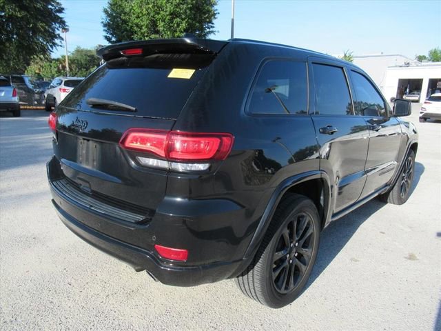Used 2018 Jeep Grand Cherokee Altitude RWD image 4