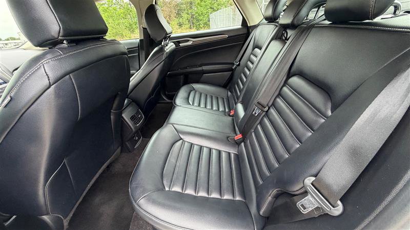 Used 2020 Ford Fusion SEL FWD image 14