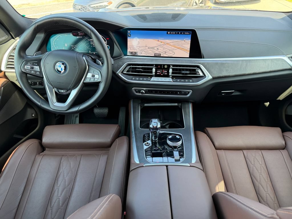 Used 2023 BMW X5 xDrive45e w/ Executive Package AWD/4WD image 2