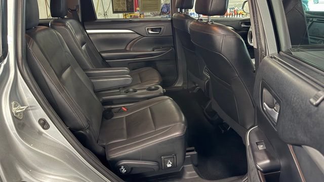 Used 2019 Toyota Highlander XLE FWD image 29