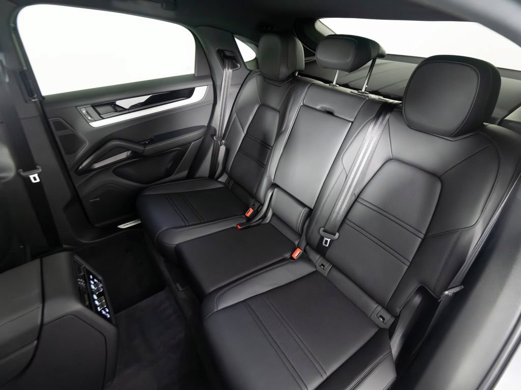 New 2026 Porsche Cayenne Coupe AWD/4WD image 37