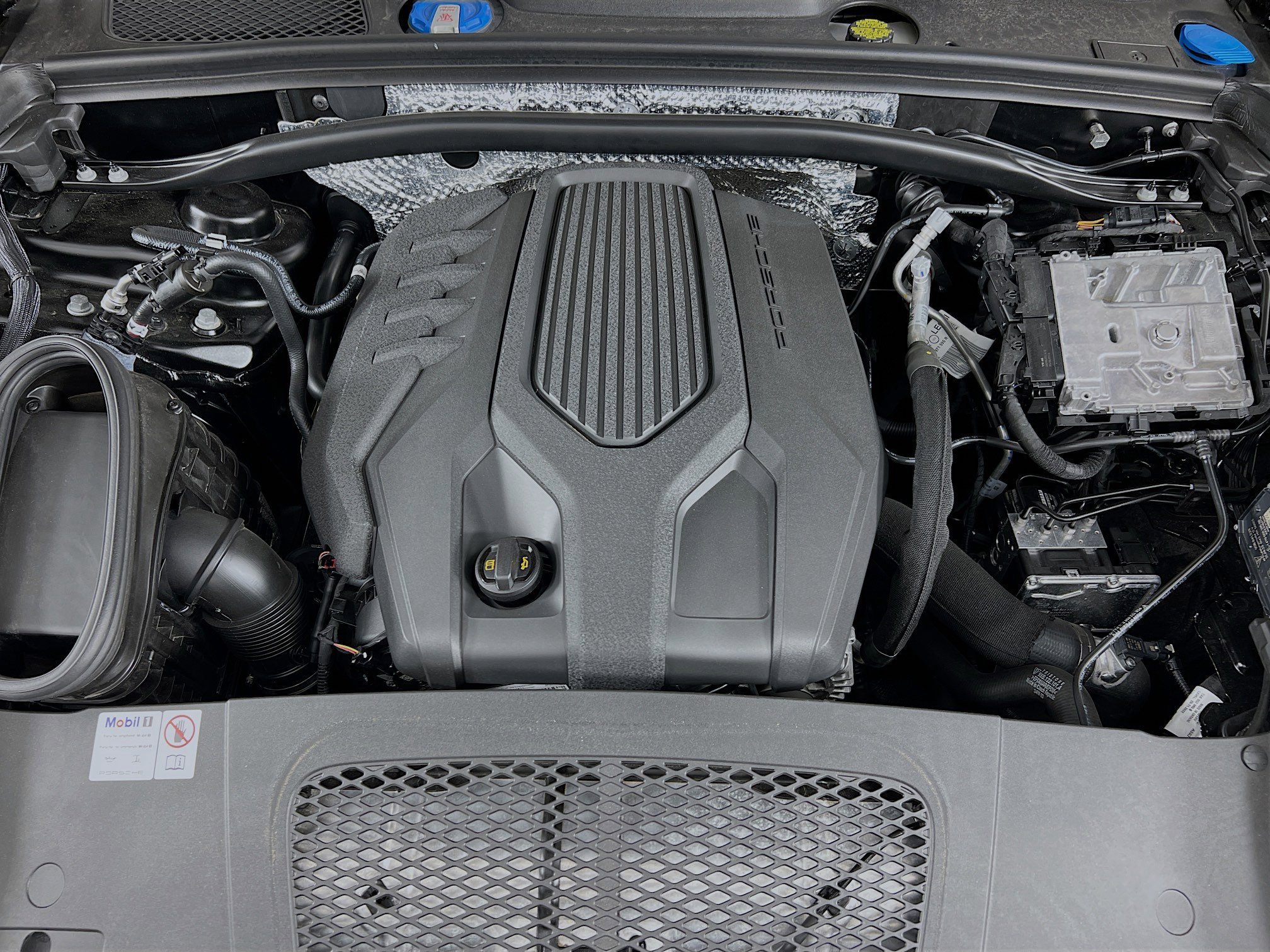 Used 2024 Porsche Macan image 32