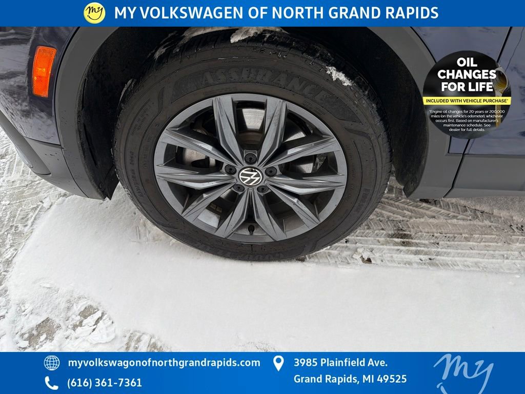 Used 2022 Volkswagen Tiguan SE w/ Panoramic Sunroof Package image 33