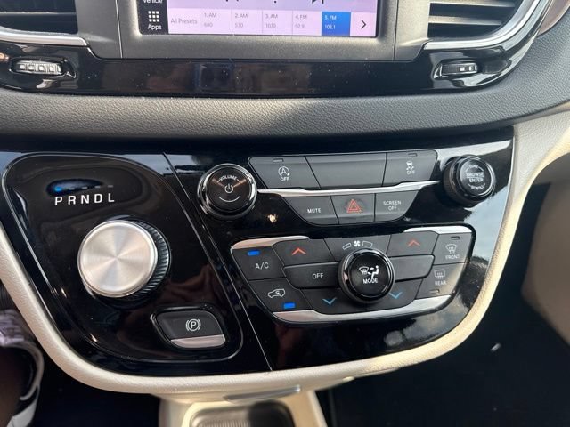 Used 2024 Chrysler Voyager LX FWD image 20