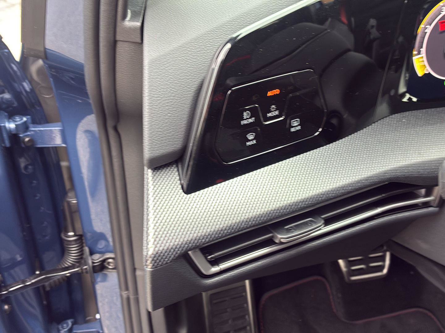 New 2026 Volkswagen Golf SE FWD image 30