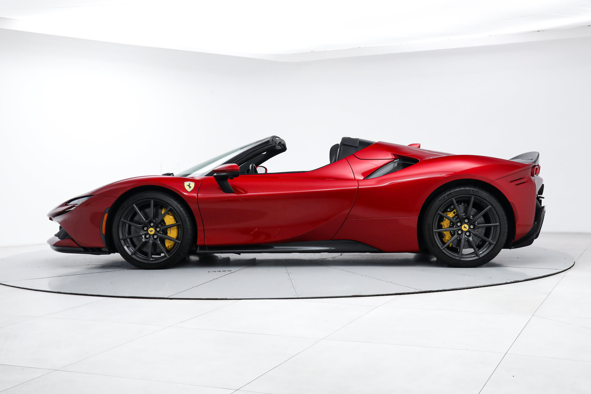 Certified 2025 Ferrari SF90 Spider AWD/4WD image 4