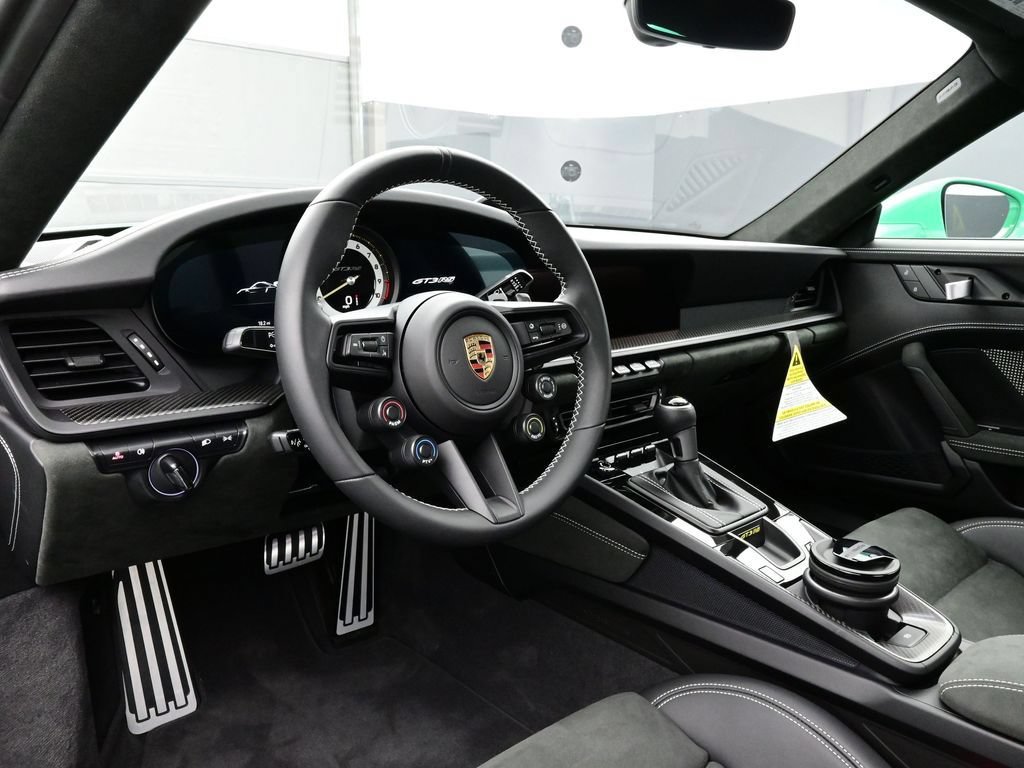 Certified 2025 Porsche 911 GT3 RS RWD image 4