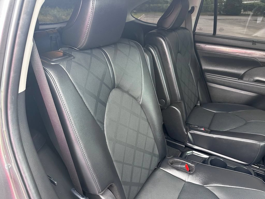 Certified 2024 Toyota Highlander Platinum AWD/4WD image 41