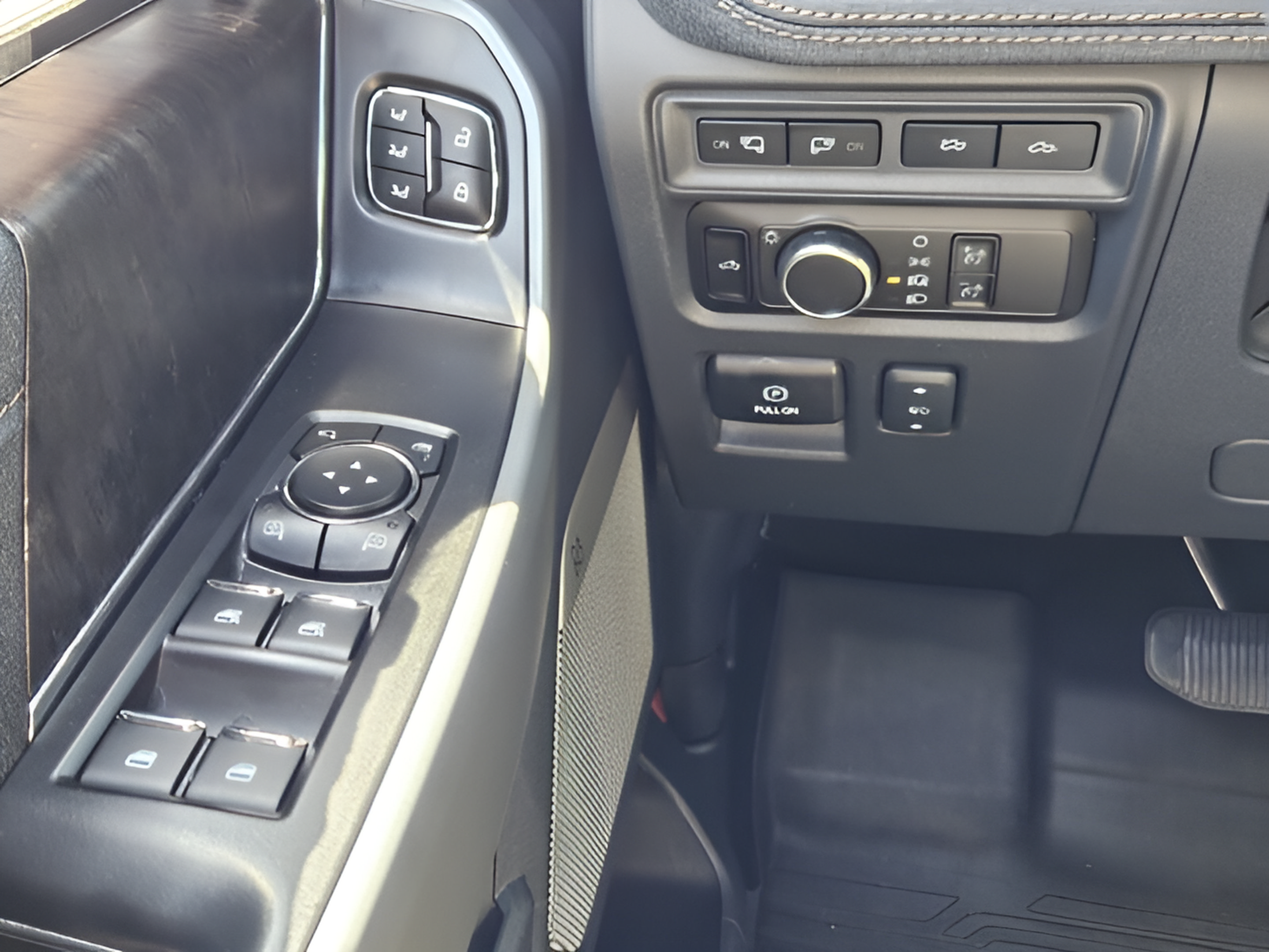 Used 2023 Ford F150 Lightning Lariat AWD/4WD image 32