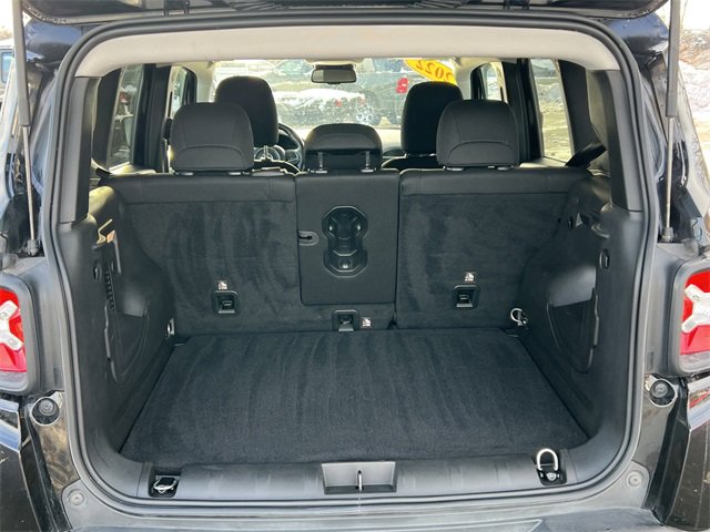 Certified 2022 Jeep Renegade Latitude w/ Convenience Group image 35
