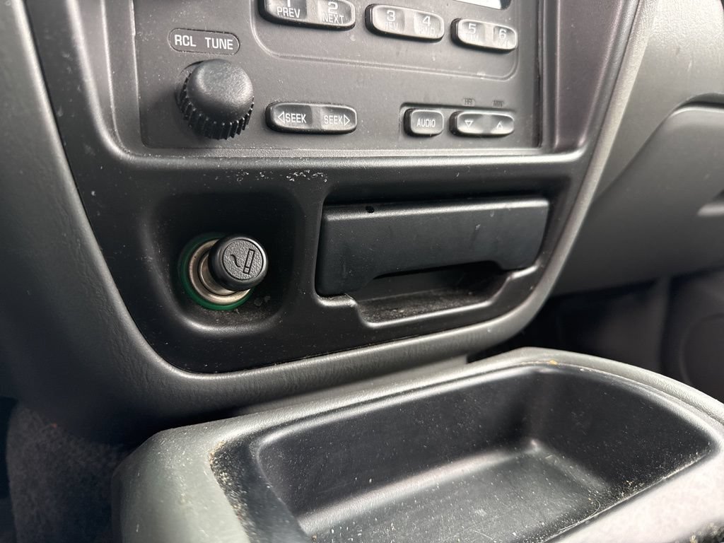 Used 2000 Chevrolet Tracker 4WD w/ Preferred Equipment Group 2 image 25