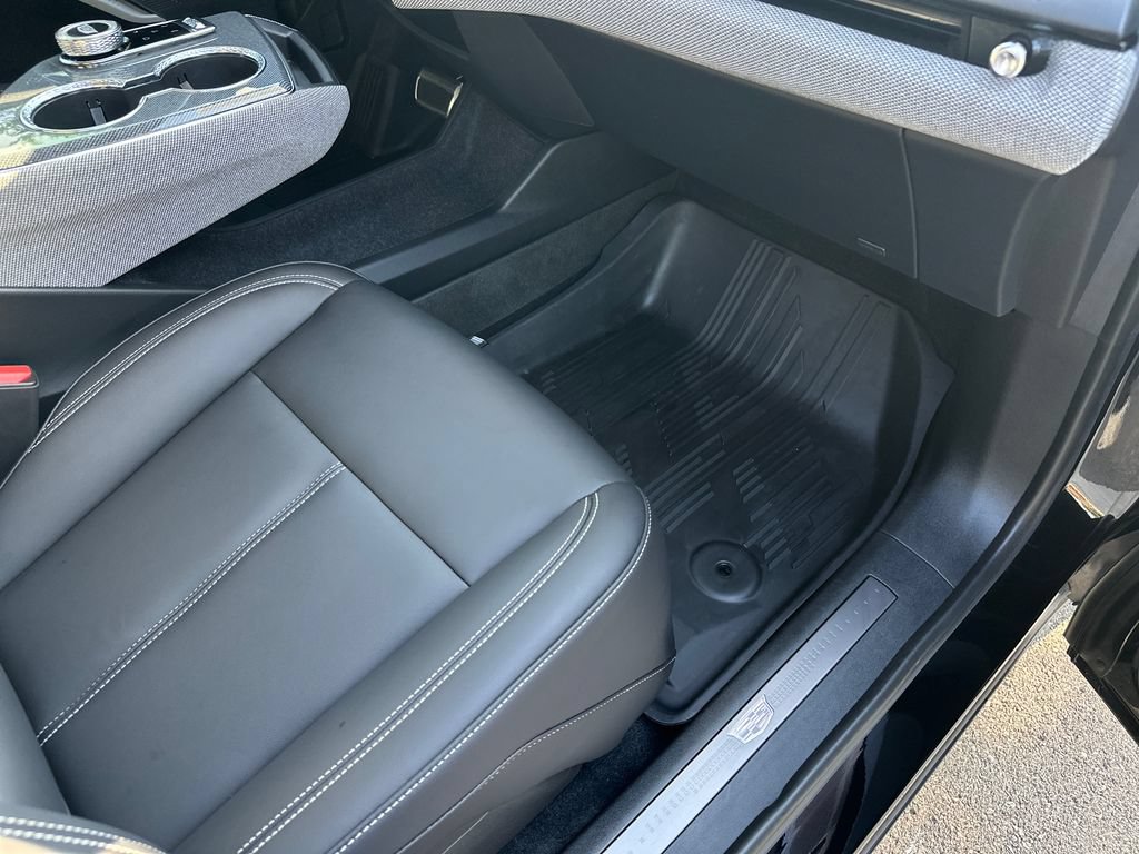 Certified 2025 Cadillac Optiq Sport 1 w/ LPO, Floor Liner Package AWD/4WD image 43