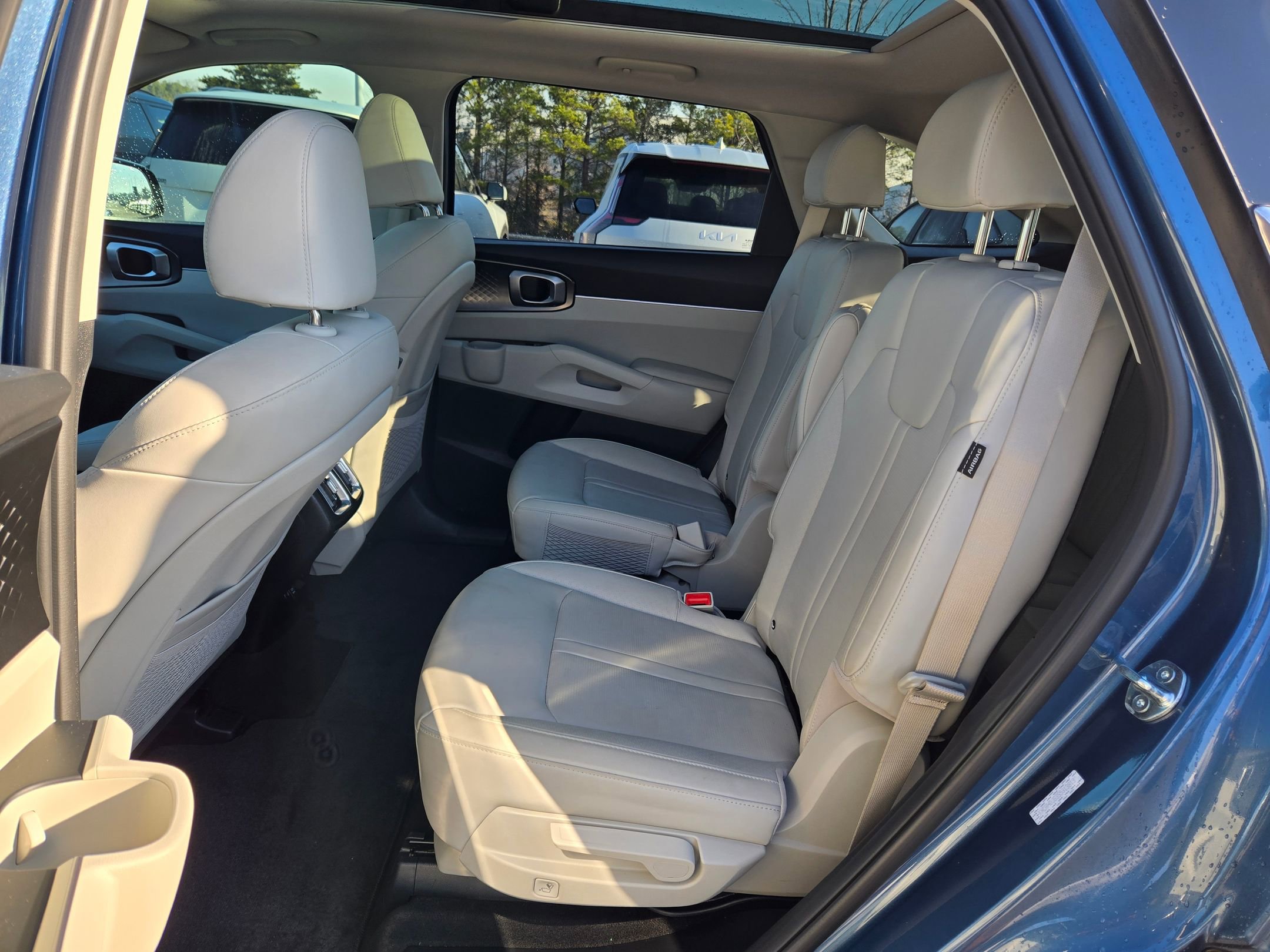 Certified 2025 Kia Sorento EX w/ EX Panoramic Sunroof Package image 31