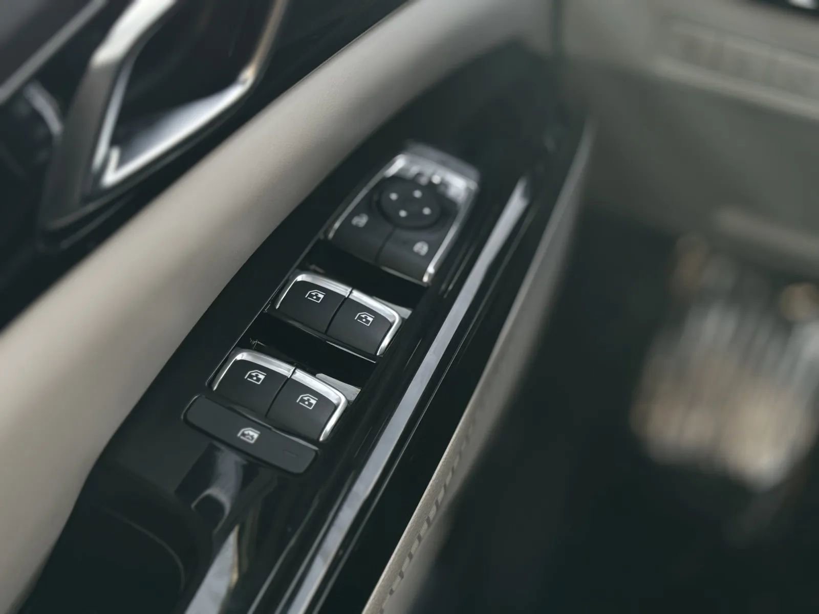 Used 2023 Kia Carnival SX Prestige w/ Paint Protection Package image 28