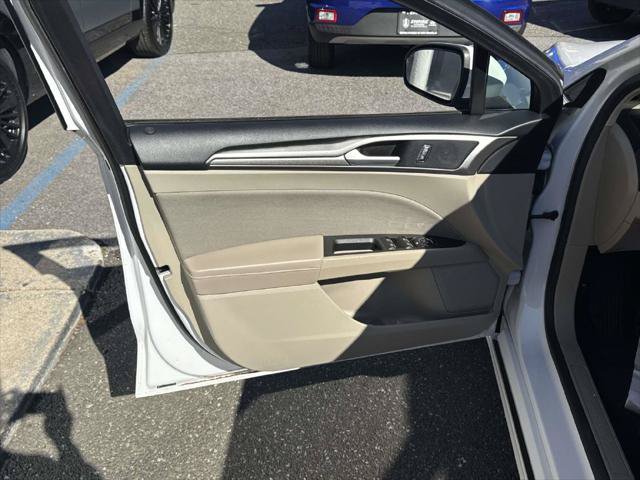Used 2019 Ford Fusion SE FWD image 14