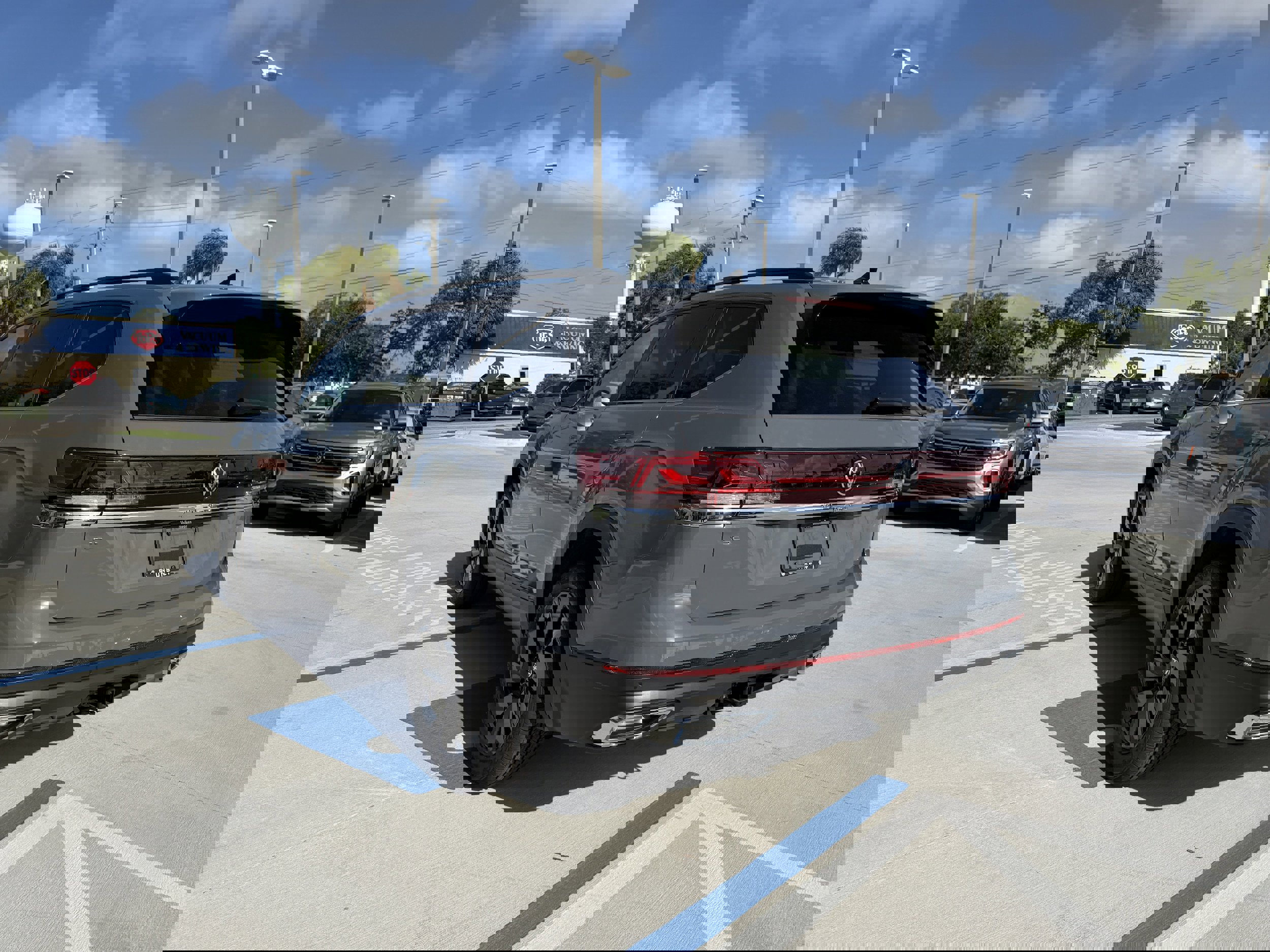 New 2026 Volkswagen Atlas SE image 5