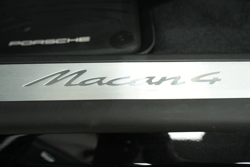 New 2026 Porsche Macan 4 Electric AWD/4WD image 32