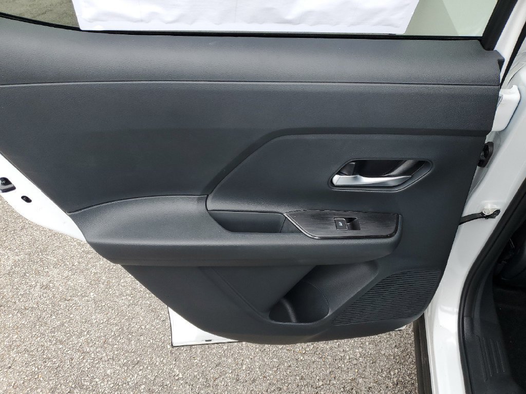 New 2026 Nissan Kicks SR w/ Cold Weather Package AWD/4WD image 9