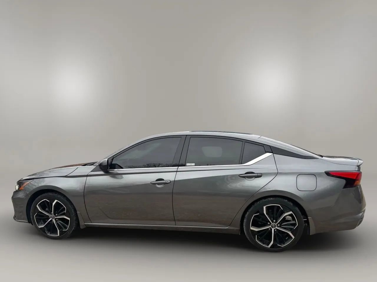 Used 2023 Nissan Altima 2.5 SR w/ SR Premium Package image 3