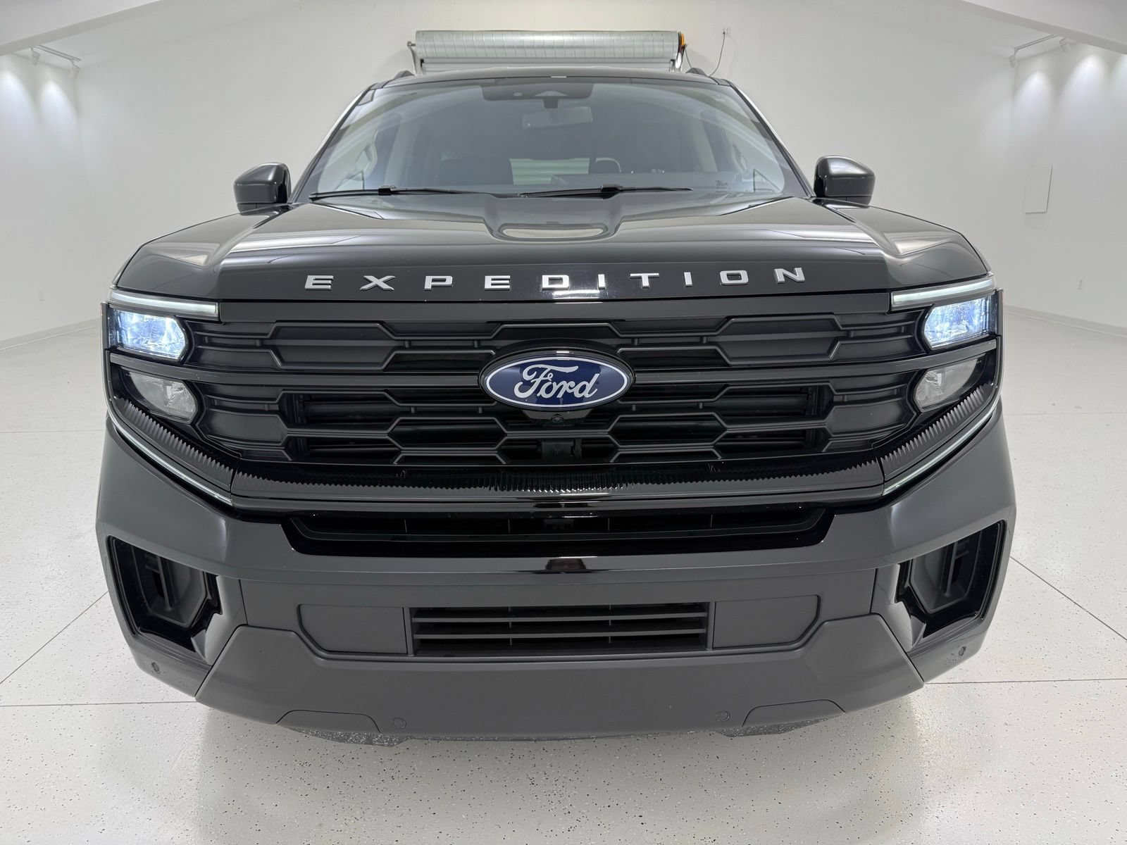 Used 2025 Ford Expedition Max Active AWD/4WD image 2