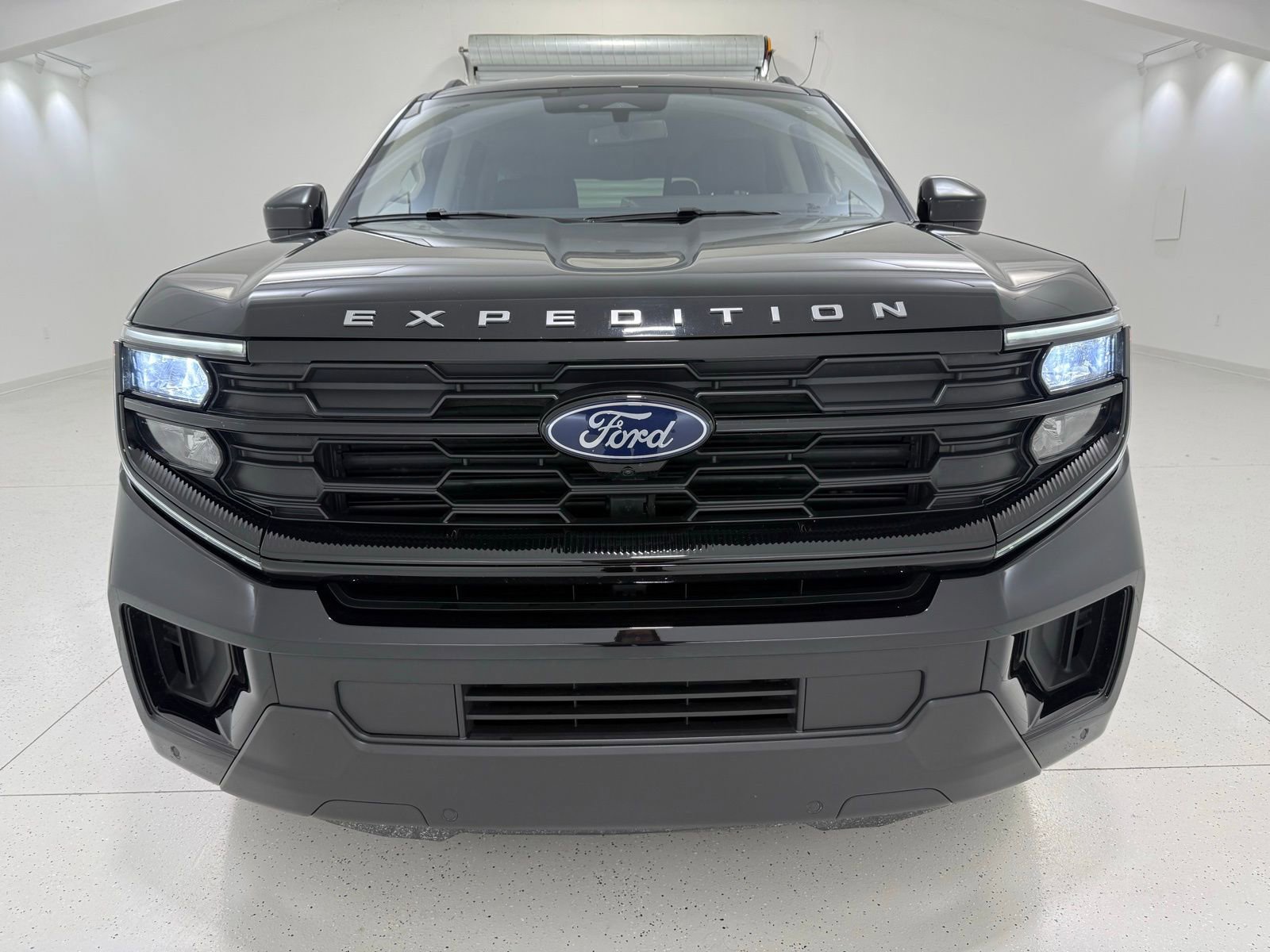 Used 2025 Ford Expedition Max Active AWD/4WD image 2