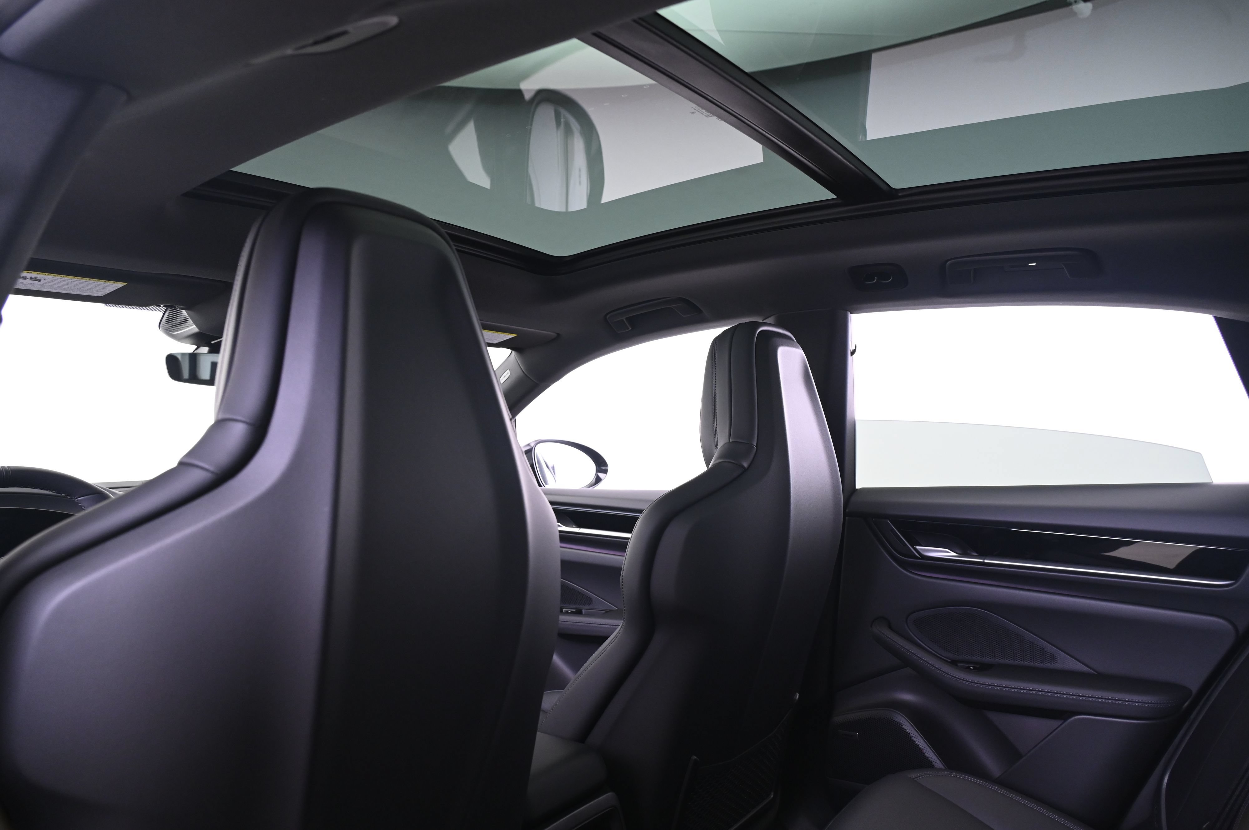 Certified 2025 Porsche Macan 4 Electric AWD/4WD image 26