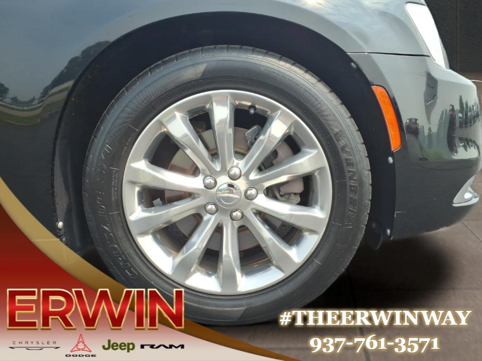 Used 2017 Chrysler 300 C AWD/4WD image 9