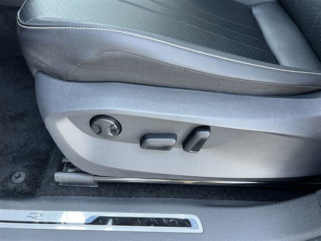 Used 2023 Volkswagen Tiguan SE R-Line image 16