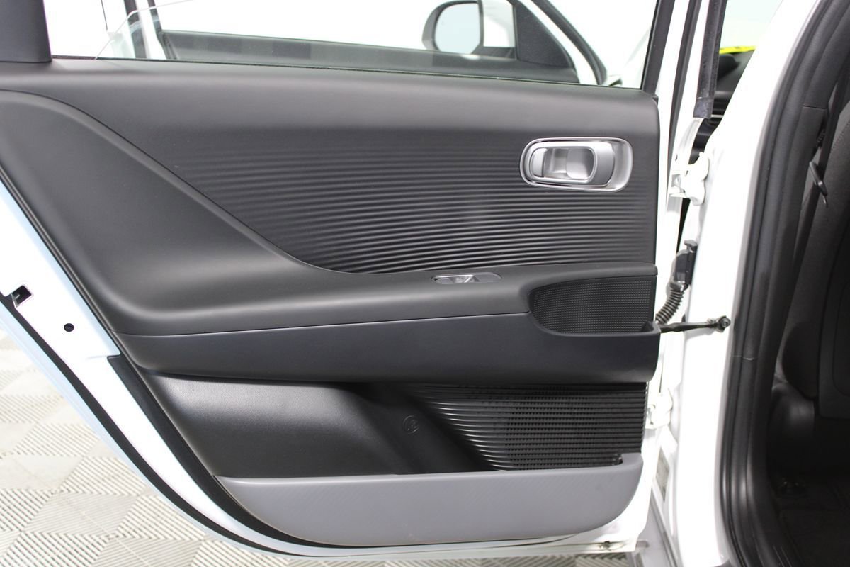Used 2024 Hyundai Ioniq 6 SE RWD image 18