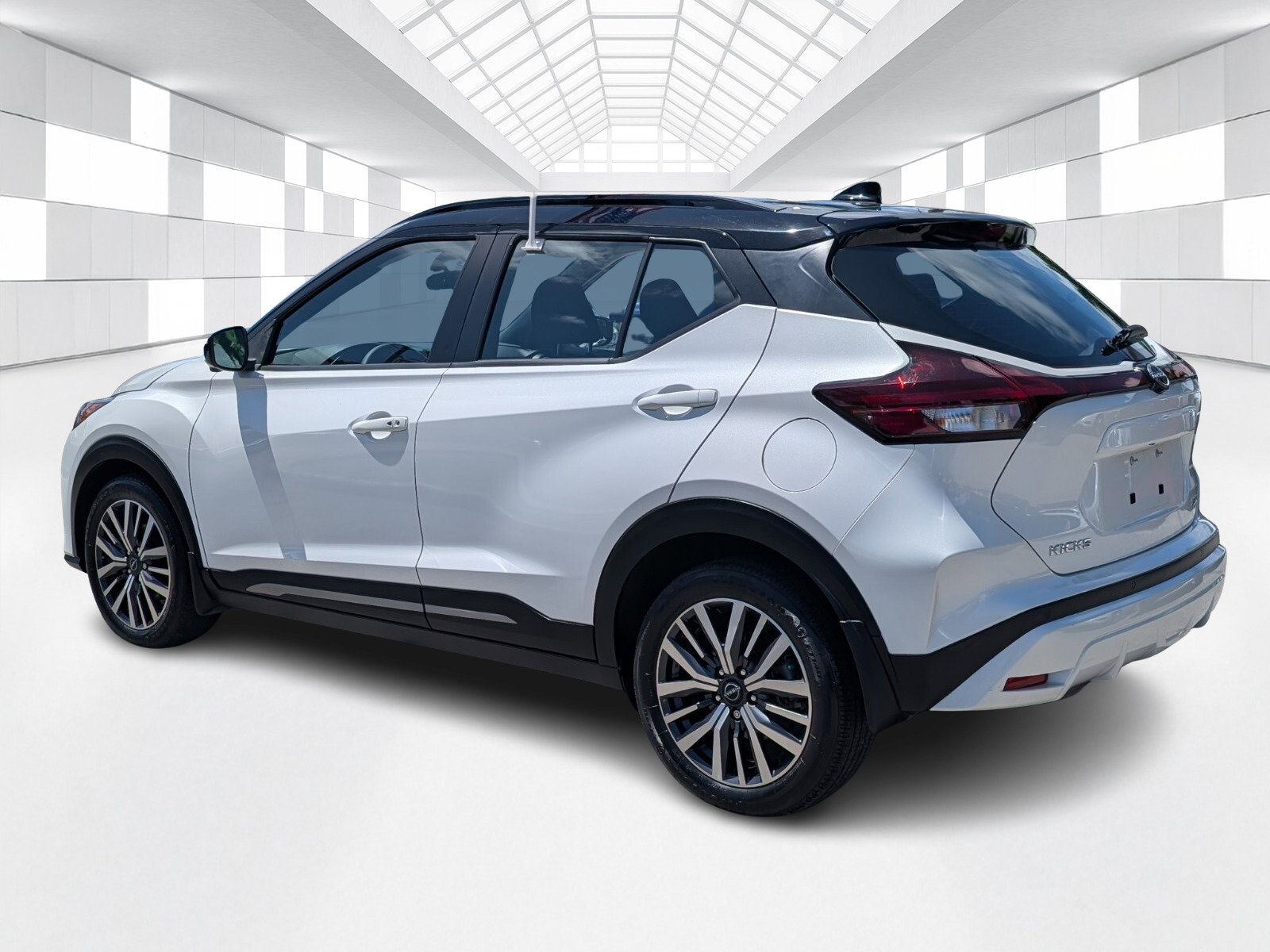 Certified 2023 Nissan Kicks SR FWD image 5